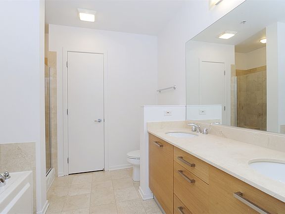 5th image of 500 W Superior St Unit 1209