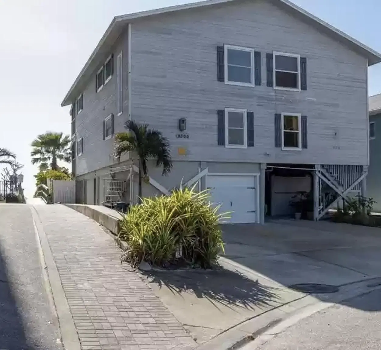 Sunset Blvd, Redington Shores — Photo 1