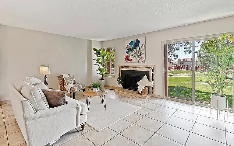 440 W Rockrimmon Blvd #G — Photo 12