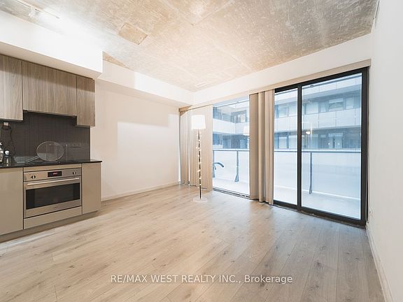 4th image of 161 Roehampton Ave #331