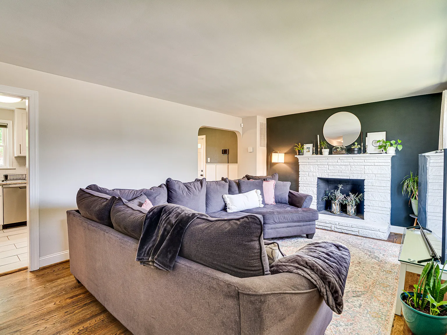 3 bed, 2.5 bath, 2250 sqft, $3,000 — Photo 3
