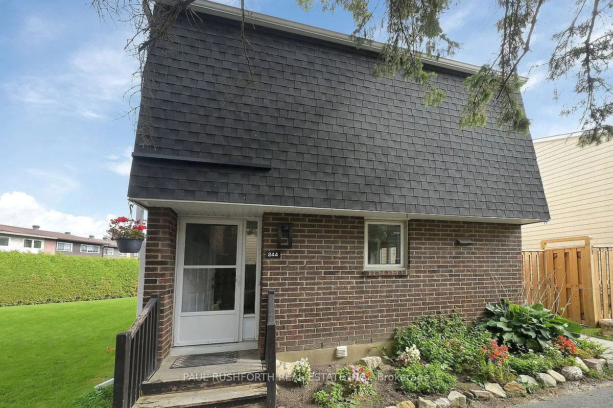 3 bed, $2,500 — Photo 1