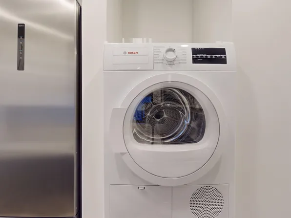 1031 Lorimer Street image 8 of 16