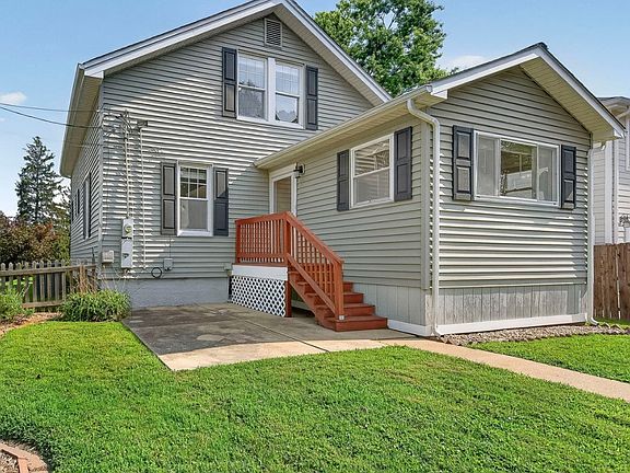 2nd image of 904 Chelsea Ave