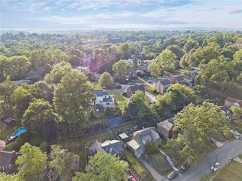 2nd image of 739 Jefferson Dr