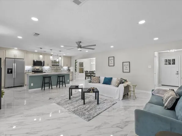 12219 Oakline Dr, Brookside Village, TX 77581