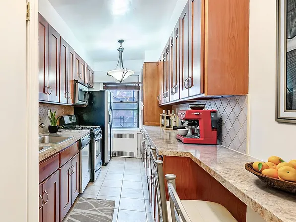 909 E 29th St APT 3F, Brooklyn, NY 11210