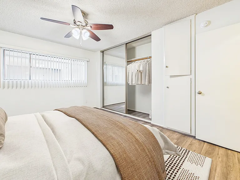 Buffalo Sherman Oaks Apartments — Photo 8