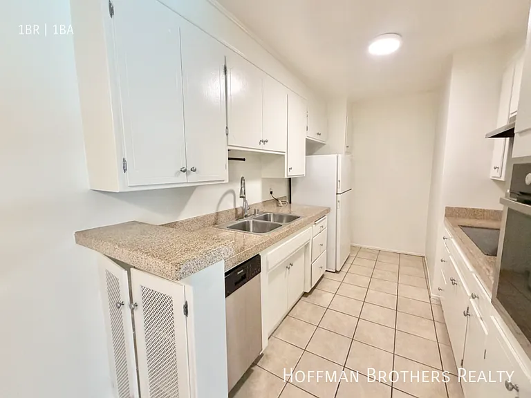 919 N Alfred St #105 — Photo 2