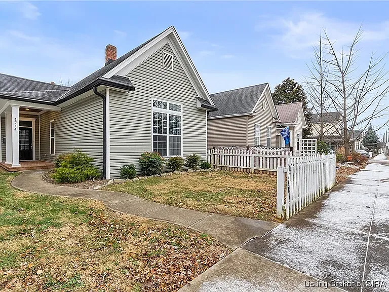 1744 Ekin Ave — Photo 2