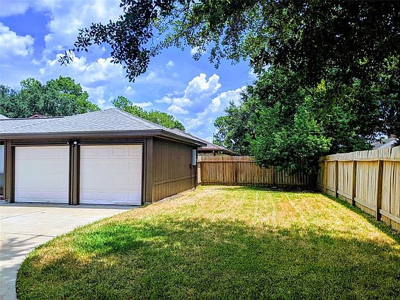 5th image of 22207 Elsinore Dr