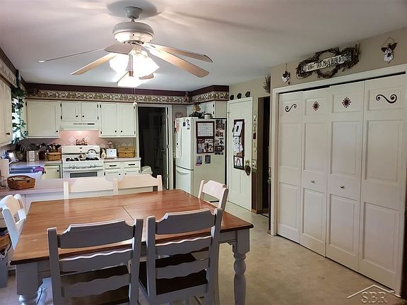 4th image of 7555 Laurie Ln N