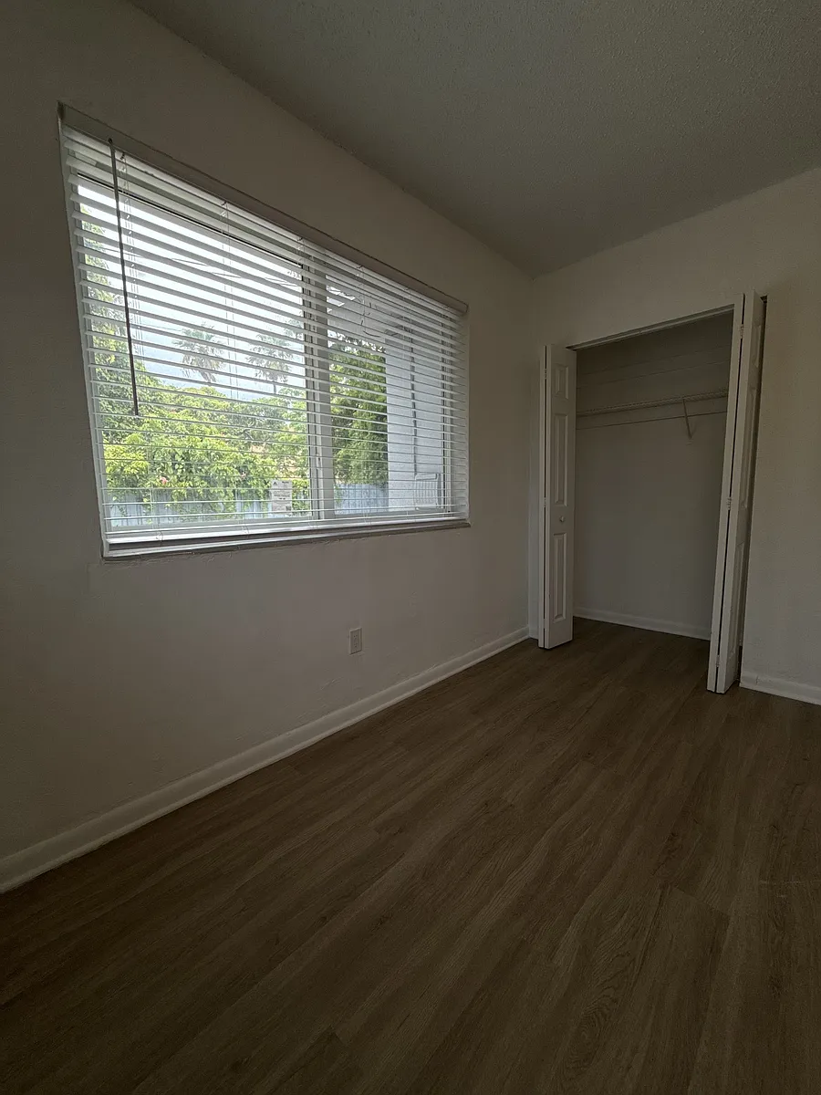 Building Photo - 5515 NW 6th Pl #4