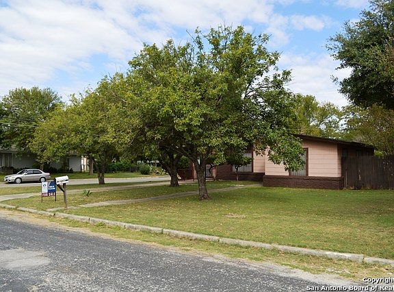 3rd image of 303 Artemis Dr