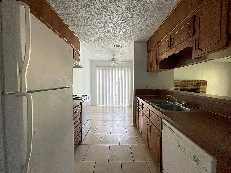 1704 Bundrant Dr — Photo 20