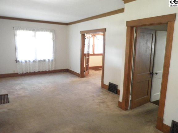 3rd image of 316 Crescent Blvd