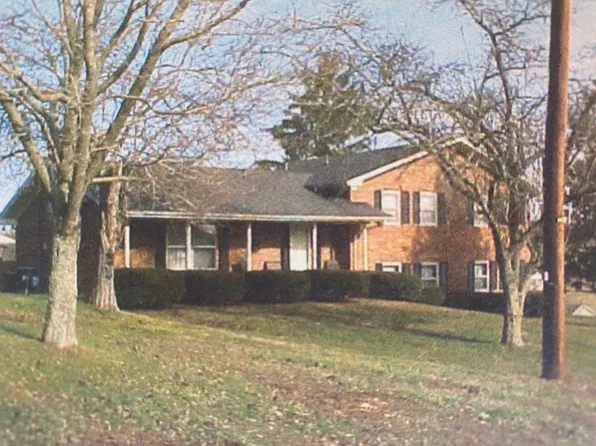 702 Baker St, Burkesville, KY 42717