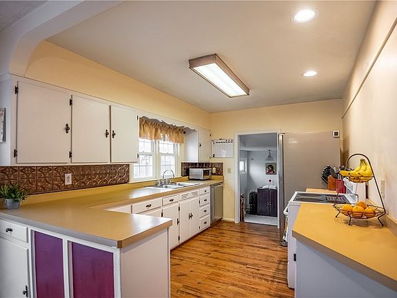 5th image of 106 W Fairmont Ave