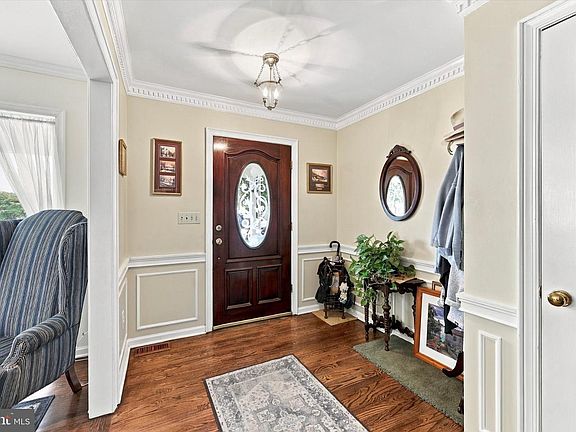 4th image of 805 Radcliffe St