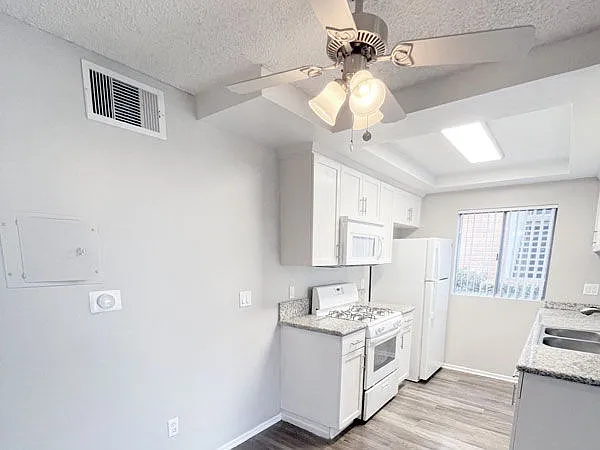 Casa Monterrey Apartments — Photo 5