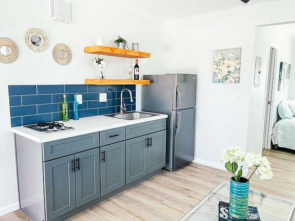 3rd image of 4205 Noyes St #2