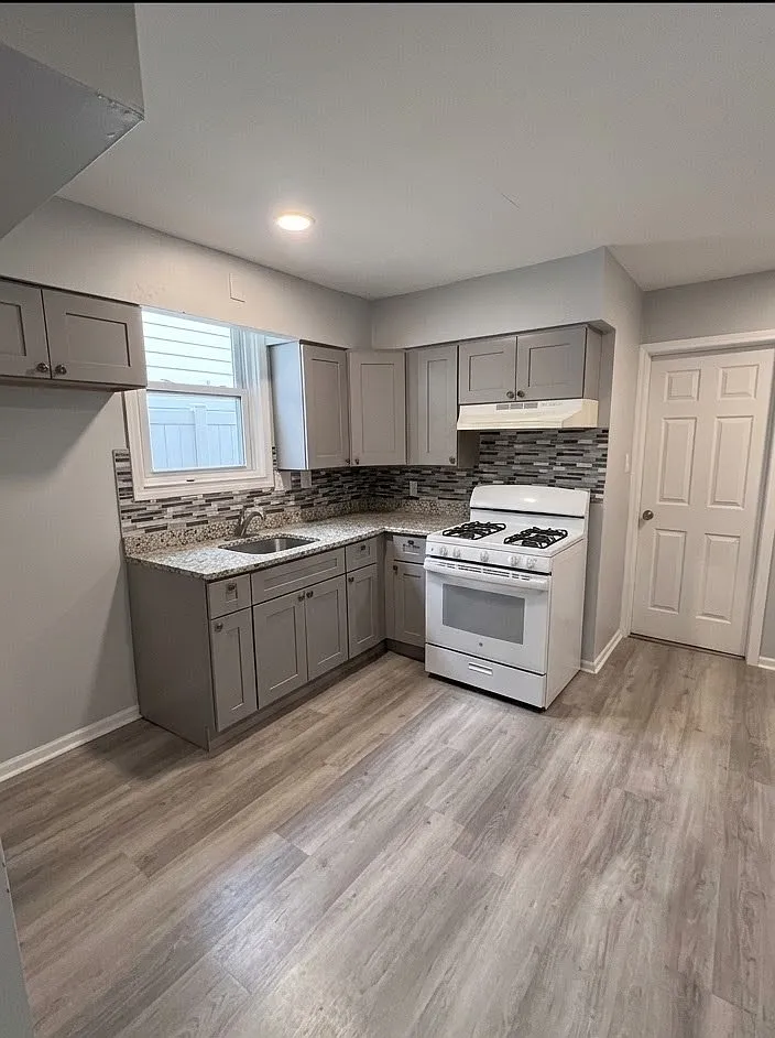 2 bed, $1,895 — Photo 2
