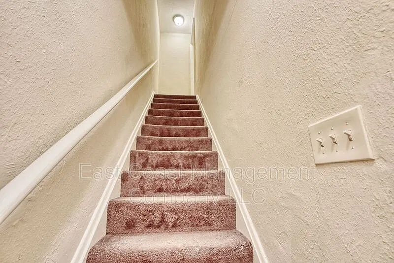 2 bed, 1.0 bath, $1,295 — Photo 4