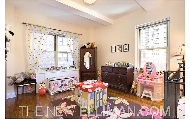 Sold by Douglas Elliman | media 20