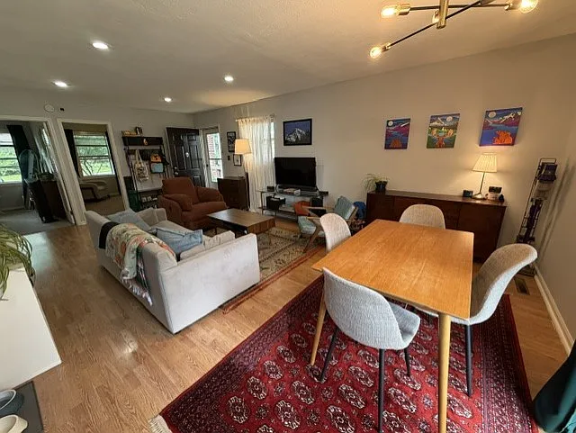 33 Charleston Ave — Photo 6