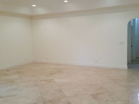 4th image of 304 NE 7th Ave