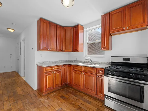 2037 Radcliff Avenue image 7 of 14