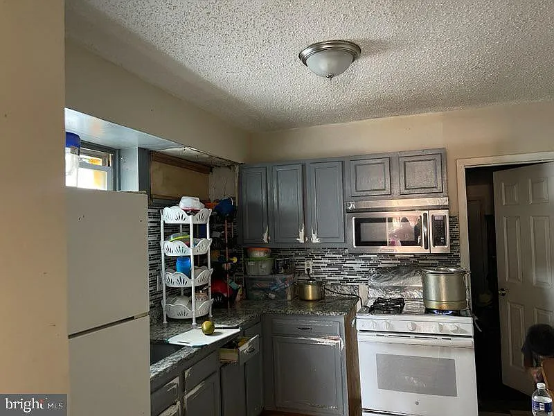 742 Chain St photo 1