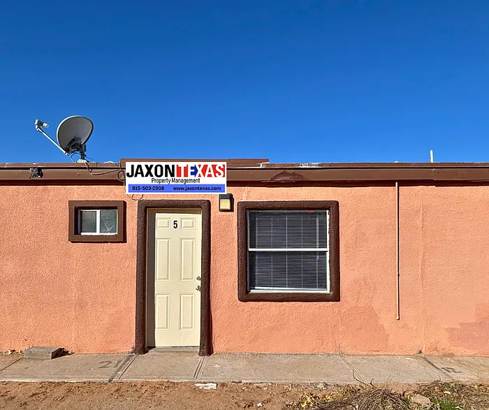 2 bed, 2.0 bath, 823 sqft, $820 — Photo 2