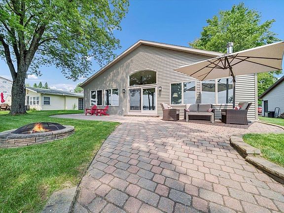 3rd image of 2896 E Lake Dr