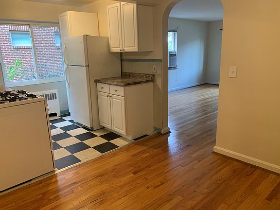 5th image of 1271 Morten St APT 1
