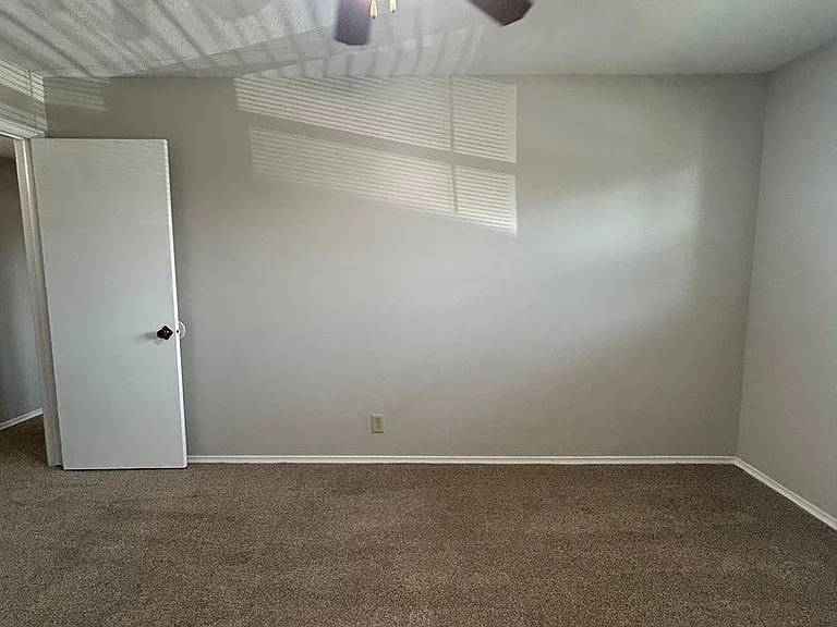 915 N 48th Ave — Photo 20