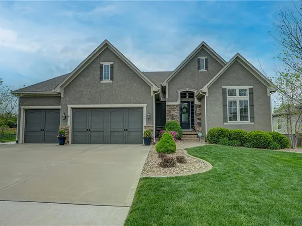 2401 SW Hickory Ln, Lees Summit, MO 64082