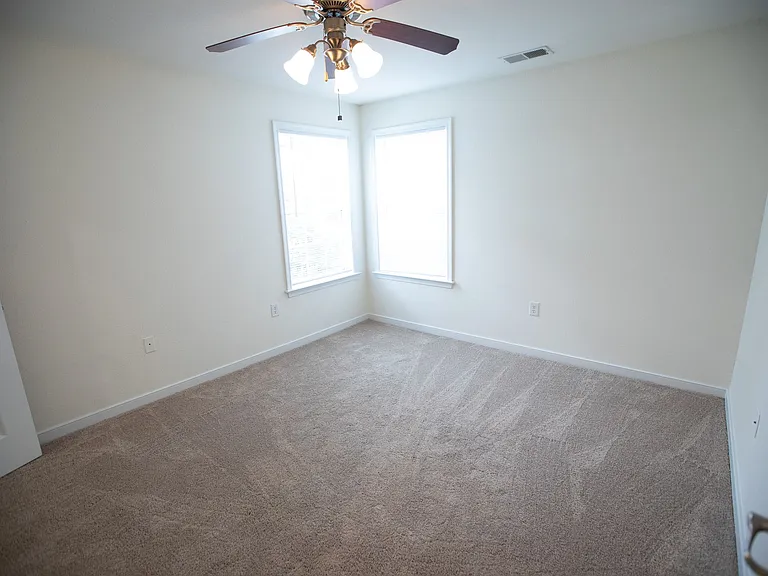 Featherstone Apartments at Kiln Creek — Photo 36
