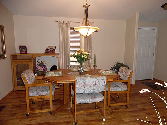 Large dining area. New Floor
