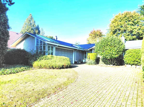 10430 Fraserglen Dr, Surrey, BC V4N 1T5