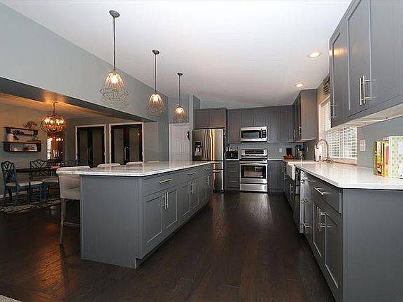 3rd image of 7455 Huckleberry Ln