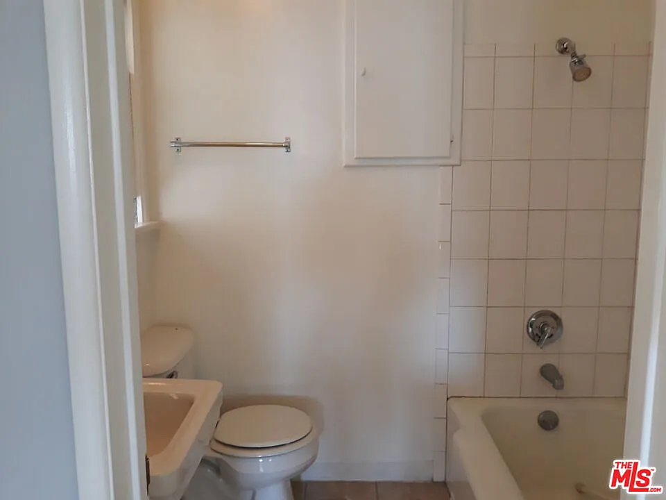 1 bed, 1.0 bath, 650 sqft, $1,600 — Photo 2