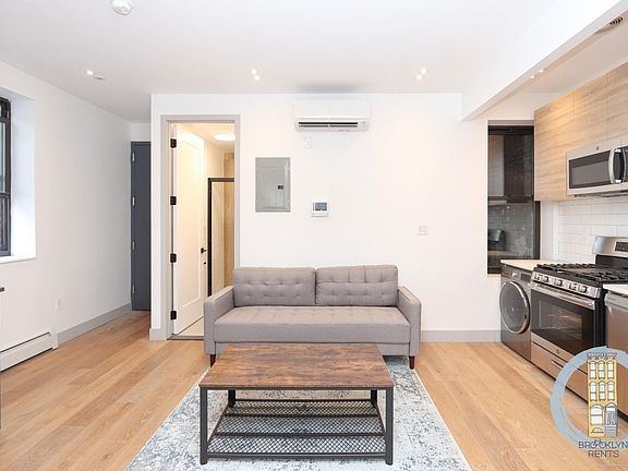 2nd image of 395 Kosciuszko St APT 3A