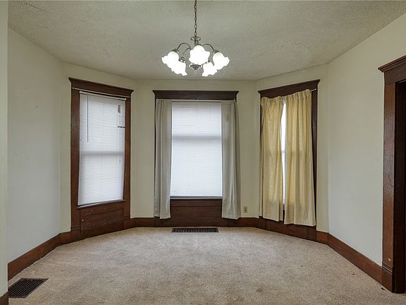 5th image of 1240 Gomber Ave
