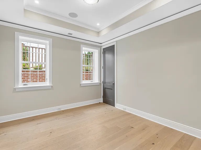 27 Howard St — Photo 16