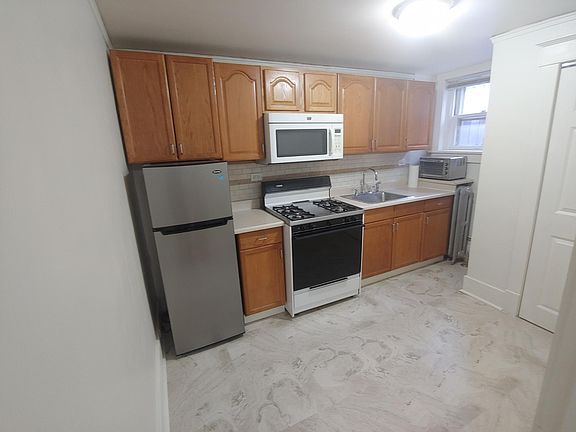 4th image of 1161 Gaylord St APT B1