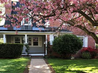 72 Pickwick Rd, Hamden, CT 06517