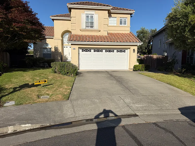 705 Mirror Ct — Photo 2
