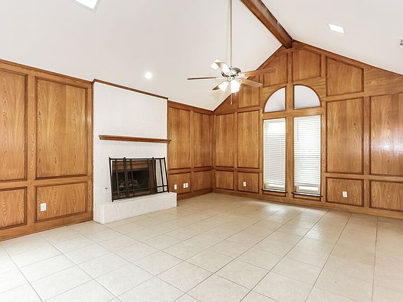 3rd image of 410 W Jefferson St