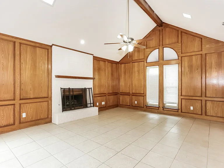 410 W Jefferson St — Photo 3